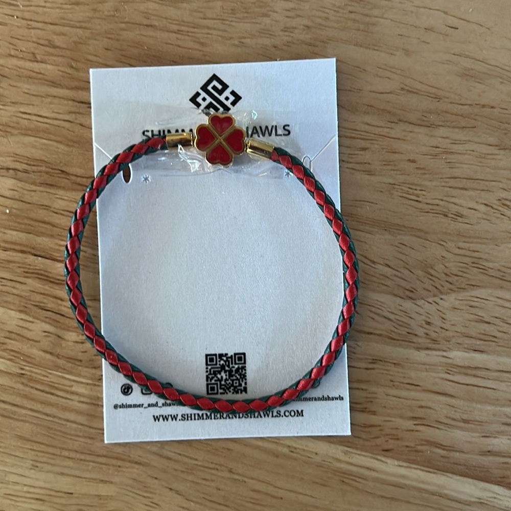 Genuine Woven Leather and Stainless Steel Four
Leaf Clover Charm Bracelet - Picture 6 of 8
